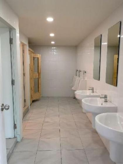 New Condo w Pool and Gym near Fashion Island Mall - image 11