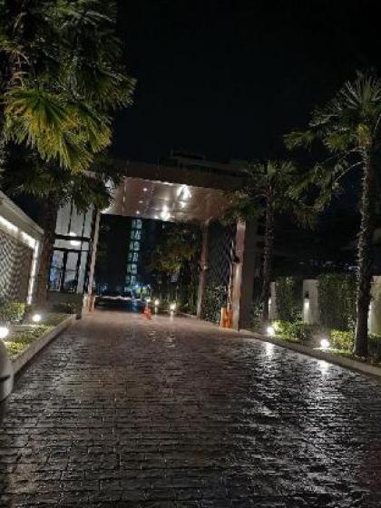 New Condo w Pool and Gym near Fashion Island Mall - image 19