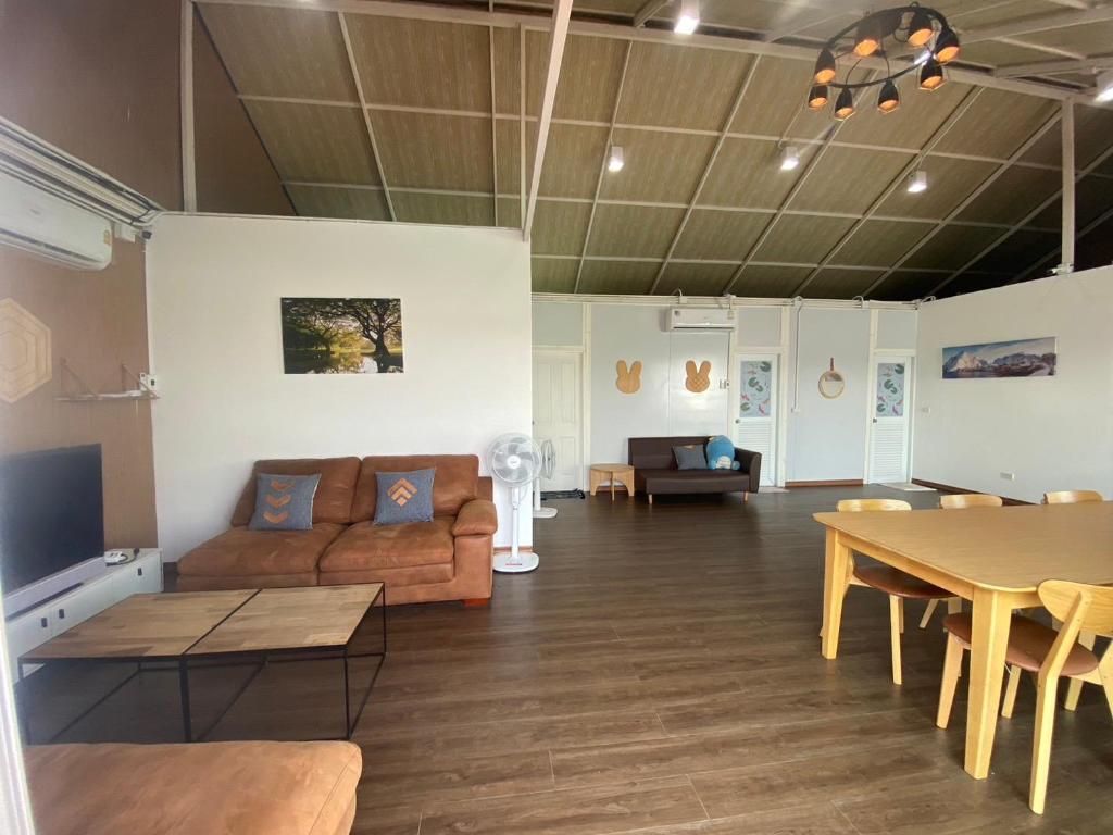 Airport Home - image 3