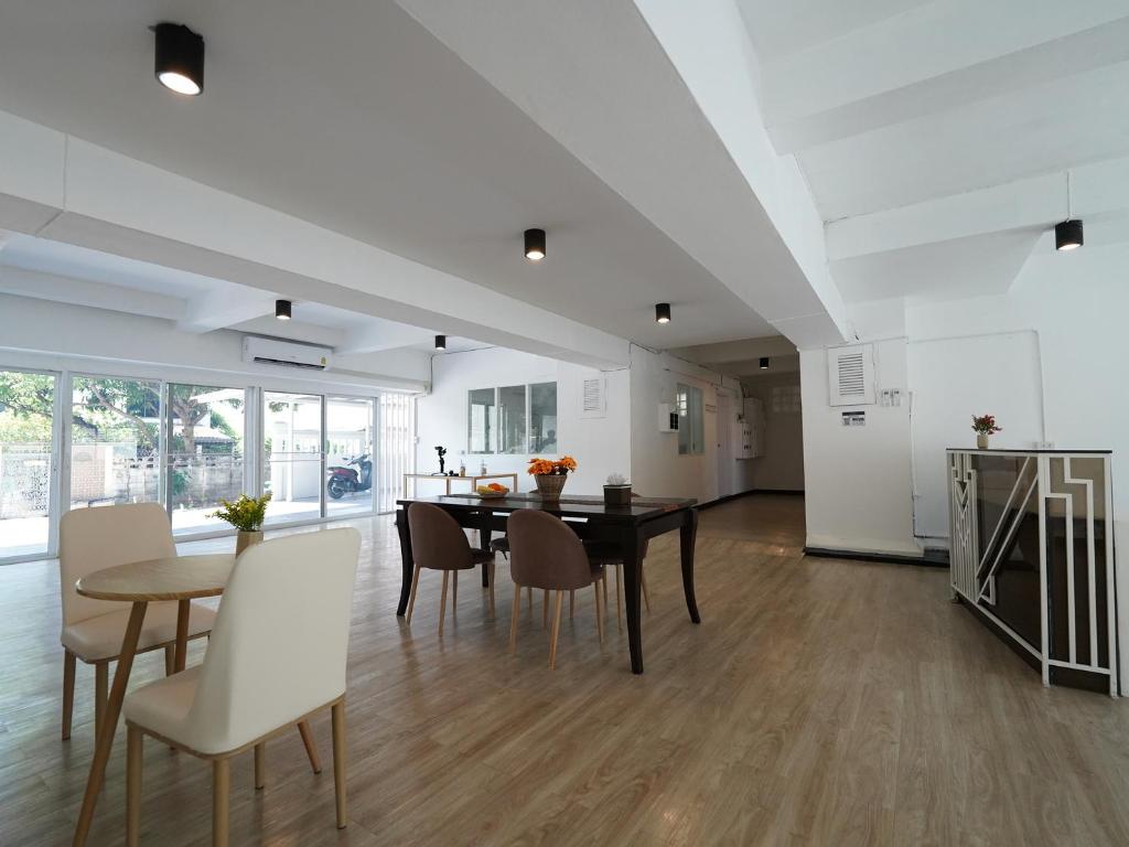 RoomQuest IT Square Don Mueang Airport - image 5