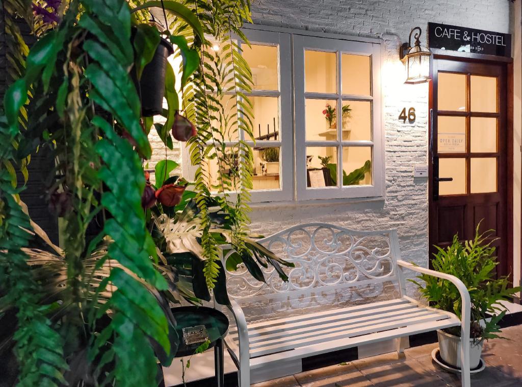 Noir Cafe And Hostel - Chinatown - image 3
