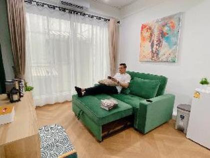 Entire floorDecorated cozy homenear Grand Palace - image 8