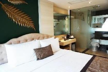 Deluxe room at Sukhumvit 33 18sqm - image 8