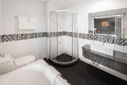 One bedroom at Sathorn 40sqm - image 4