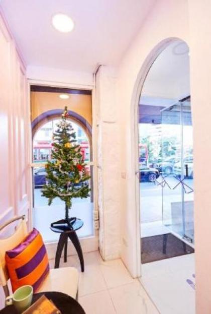 Deluxe Double Room at Asoke 25sqm - image 9
