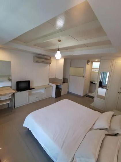 KS Suites - image 2