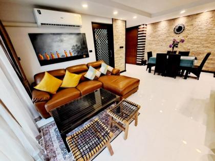 8th Floor 2brs Penthouse 700m Walk To Ekkamai Bts station