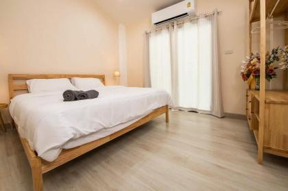Cozy Townhouse - image 10