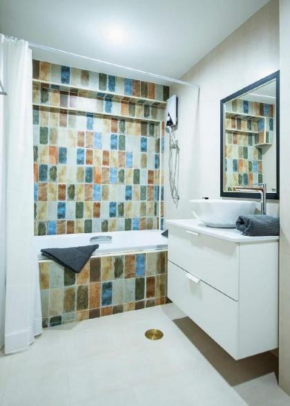 Cozy Townhouse - image 11