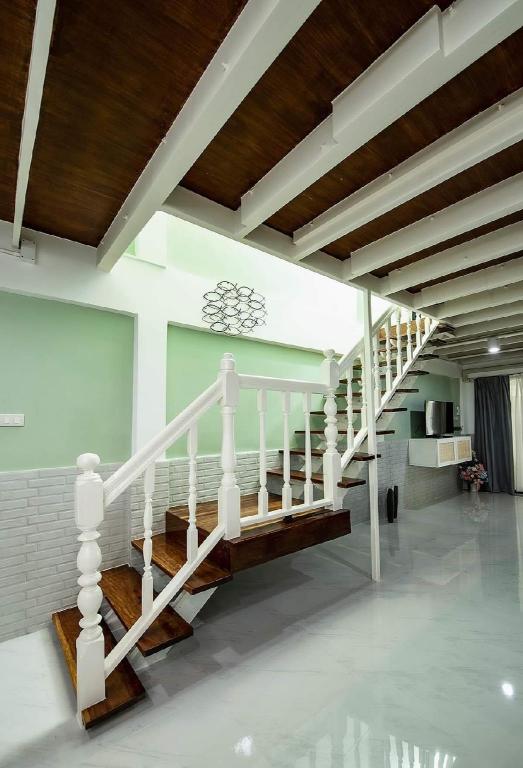 Cozy Townhouse - image 4