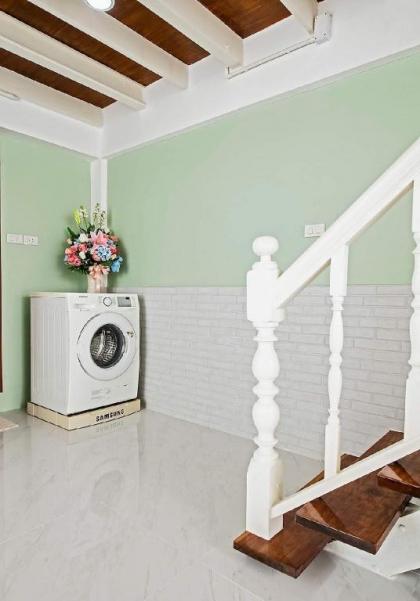 Cozy Townhouse - image 6