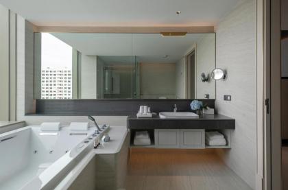 Grande Centre Point Surawong Bangkok - image 17