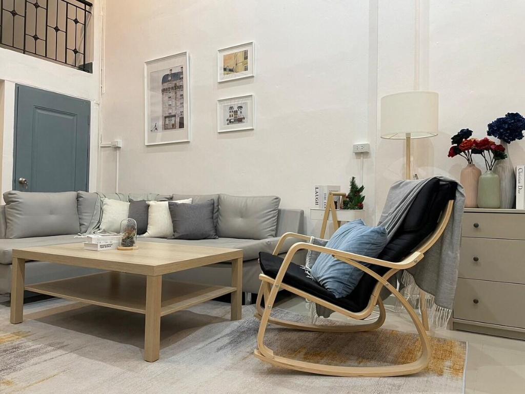 1 minute walk to BTS skytrain/ 6bed 7bath - main image