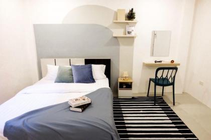 1 minute walk to BTS skytrain/ 6bed 7bath - image 10