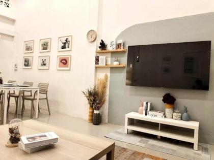 1 minute walk to BTS skytrain/ 6bed 7bath - image 13
