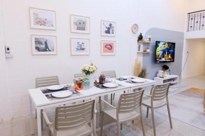 1 minute walk to BTS skytrain/ 6bed 7bath - image 14