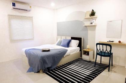 1 minute walk to BTS skytrain/ 6bed 7bath - image 16
