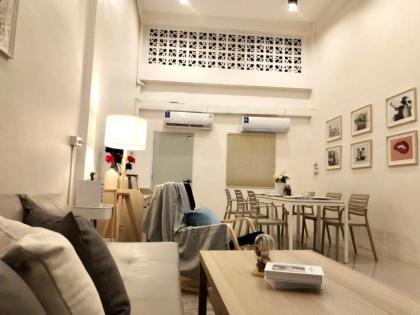 1 minute walk to BTS skytrain/ 6bed 7bath - image 3