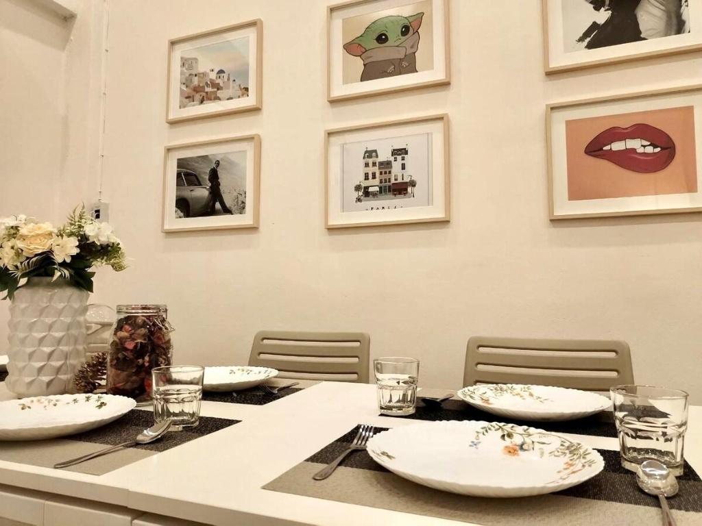 1 minute walk to BTS skytrain/ 6bed 7bath - image 6