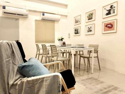 1 minute walk to BTS skytrain/ 6bed 7bath - image 7