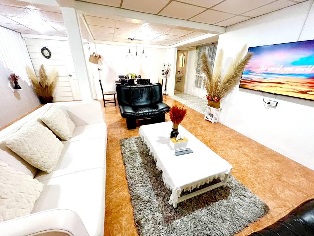 Getaway Villa Bangkok-4 Bedroom 6 Beds and 5 bath - main image