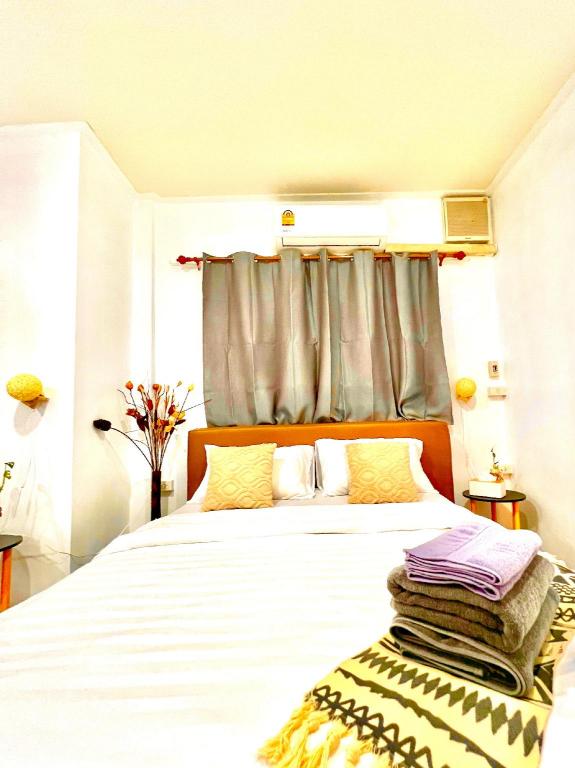Getaway Villa Bangkok-4 Bedroom 6 Beds and 5 bath - image 2