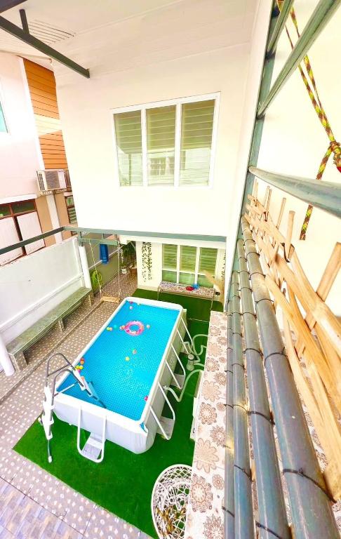 Getaway Villa Bangkok-4 Bedroom 6 Beds and 5 bath - image 4