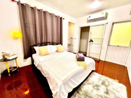 Getaway Villa Bangkok-4 Bedroom 6 Beds and 5 bath - image 8