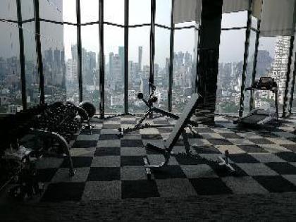 Luxurious view W/Train access - image 11