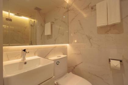 CORRIDOR 2407 - image 11