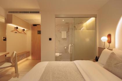 CORRIDOR 2407 - image 13