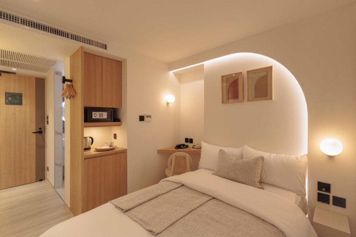 CORRIDOR 2407 - image 2