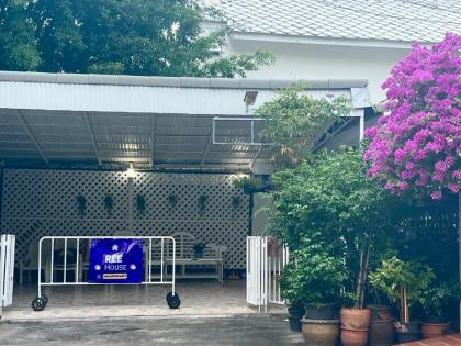 Ree Guesthouse - image 5