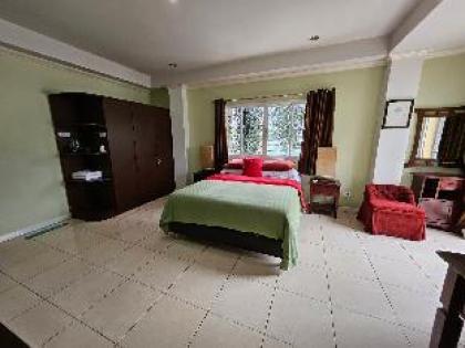 Royal Pimand Hotel - image 13