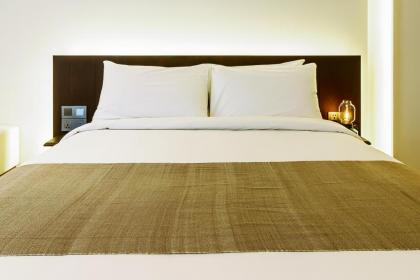 Deluxe Double Room 23sqm Central Bangkok - image 16
