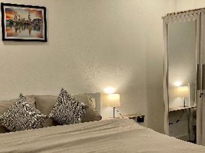 Townhome 1 BR private bathR 130m. to BTS Ploenchit - image 10