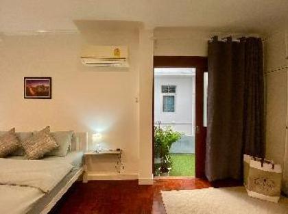 Townhome 1 BR private bathR 130m. to BTS Ploenchit - image 12
