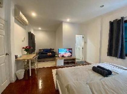 Bed and breakfast at Ploenchit /Pet friendly 4 ppl