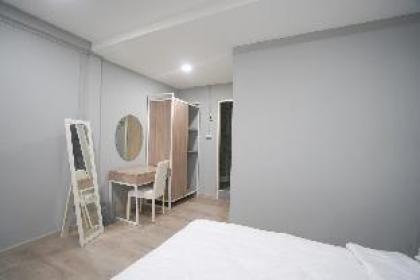So-K Homey 3 min from MRT / 4th Floor (Grey No.2)x - image 4