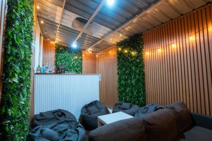 Ekkamai Buds & Beds - 420 Hostel - image 4