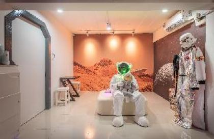 Space Station Hostel - image 4