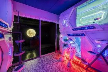 Space Station Hostel - image 5