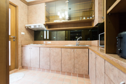 Homey Studio Apt in Upscale Area - image 11