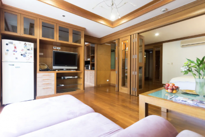 Homey Studio Apt in Upscale Area - image 2