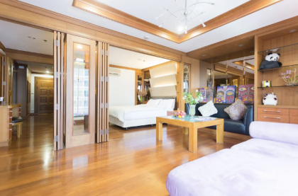 Homey Studio Apt in Upscale Area - image 8