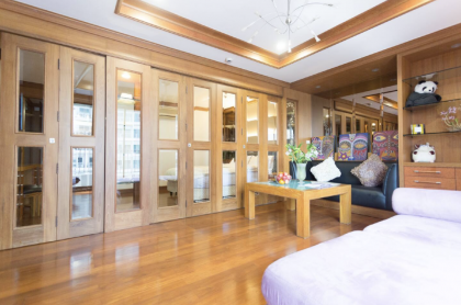 Homey Studio Apt in Upscale Area - image 9
