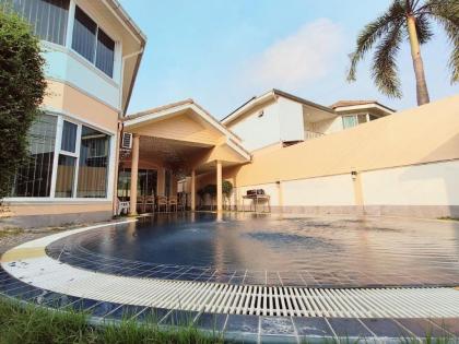 Five bedroom pool villa - image 10