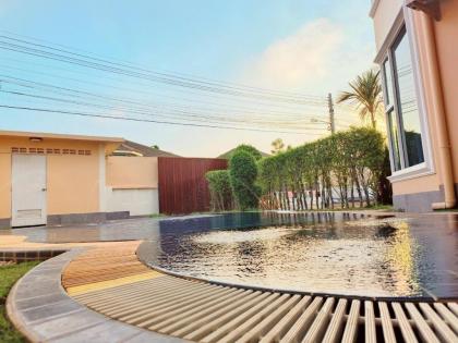 Five bedroom pool villa - image 16