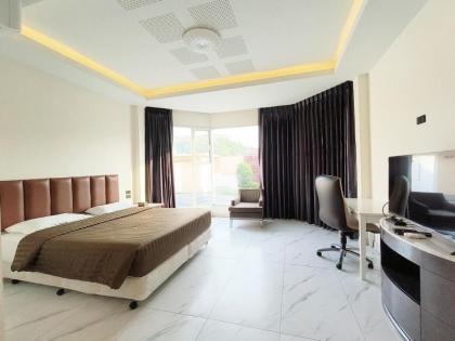 Five bedroom pool villa - image 2