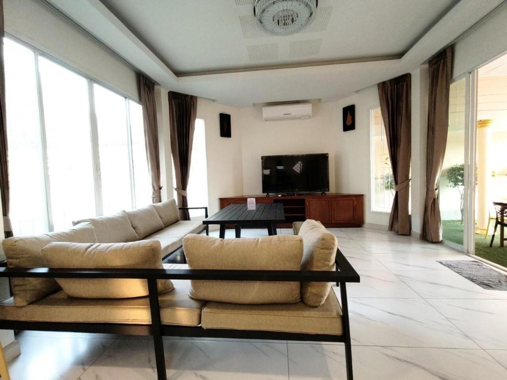Five bedroom pool villa - image 3